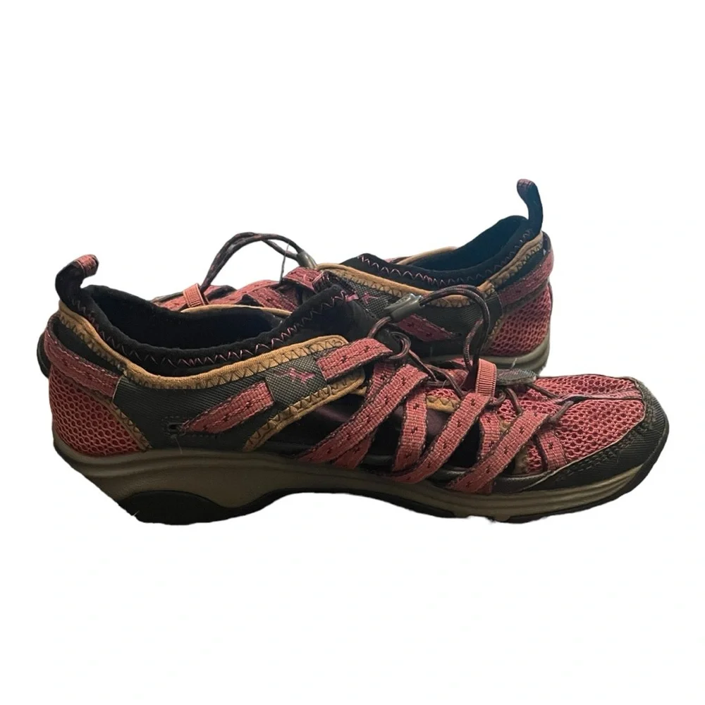 Chaco Outcross Closed Toe Water Proof Hiking Shoe Size 9.5